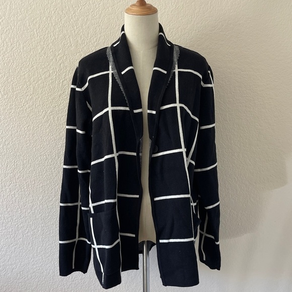 Denim&Co Sweaters - 0316 - Women’s L Black Jackquard One Button Sweater with Pockets